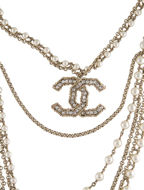 faux chanel logo necklace